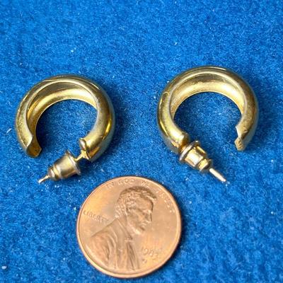 SMALL GOLDTONE HOOP EARRINGS