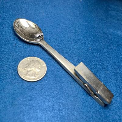 UNUSUAL STURDY SPOON WITH CLOTHES PIN ON END