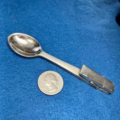 UNUSUAL STURDY SPOON WITH CLOTHES PIN ON END
