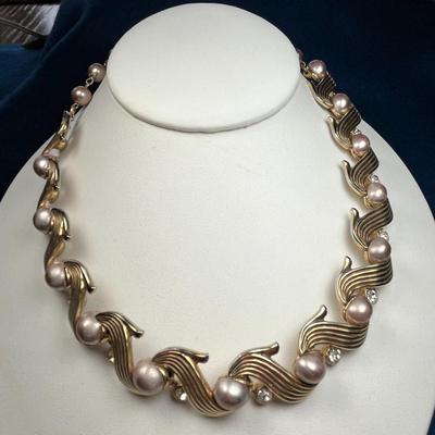 BEAUTIFUL VINTAGE TAUPE FAUX PEARL & RHINESTONE SEGMENTED NECKLACE
