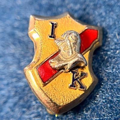 ENAMELED RAISED KNIGHT DESIGN "I K" FRATERNITY PIN