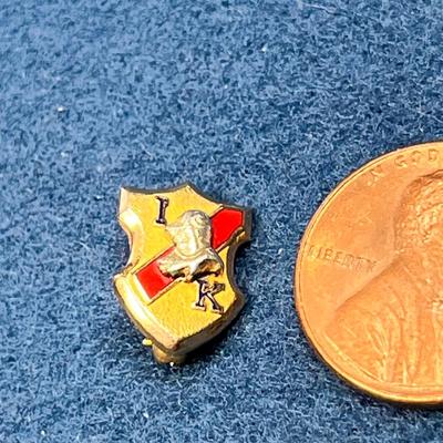 ENAMELED RAISED KNIGHT DESIGN "I K" FRATERNITY PIN
