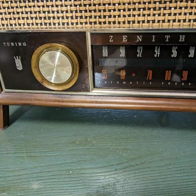 ZENITH AM FM LONG DISTANCE RADIO VINTAGE S-58040