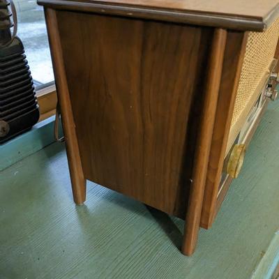ZENITH AM FM LONG DISTANCE RADIO VINTAGE S-58040