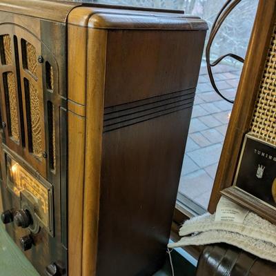 Vintage RCA Tombstone Radio, Model 6T2