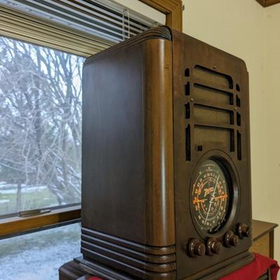 Antique 1930's Zenith Tombstone Radio