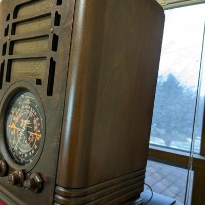 Antique 1930's Zenith Tombstone Radio