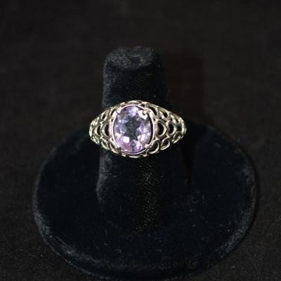 925 Sterling Ring w/ Lavender Glass Setting size 7, 3.5g