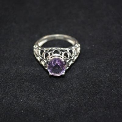 925 Sterling Ring w/ Lavender Glass Setting size 7, 3.5g