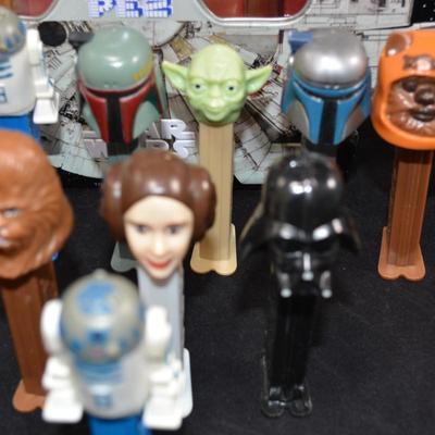 Lot of 15 Collectible STAR WARS Pez Dispensers w/ Display Tin