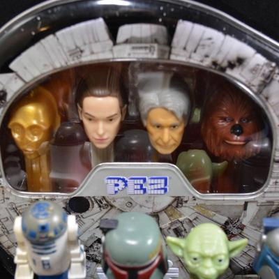 Lot of 15 Collectible STAR WARS Pez Dispensers w/ Display Tin