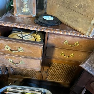 Vintage Record player / Radio cabinet