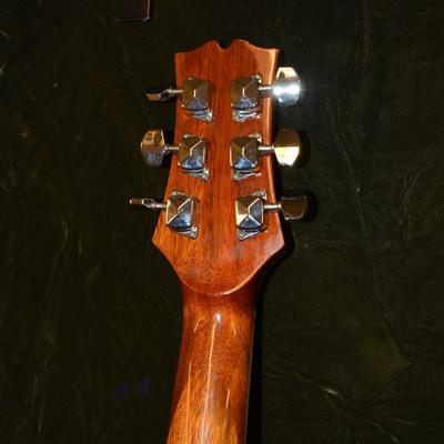 MITCHELL MDJ-10 Junior Dreadnought Â¾ Acoustic Guitar w/ Gig Bag