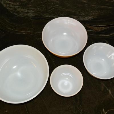 Set of 4 Vintage PYREX â€œButterfly Goldâ€ Nesting Mixing Bowls