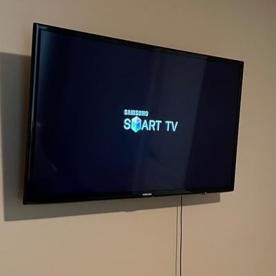 SAMSUNG ~ 40â€ Smart Hub TV