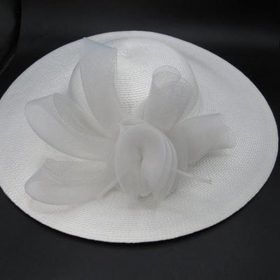 Womanâ€™s White wide brim Straw Hat