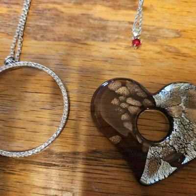 Necklace and pendant lot