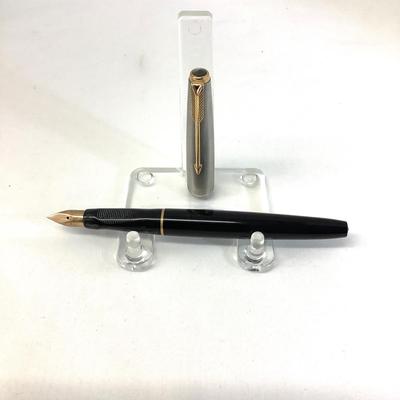 1138 Vintage 1960's Parker Fountain Pen