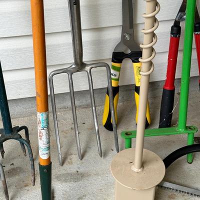 14 Assorted Back Aching Tools ~ Gardening