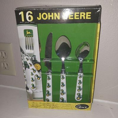 JOHN DEERE FOUR PERSON UTENSIL SET AND TIN BOX WITH HANDLE