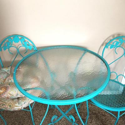 CAFE STYLE METAL FRAME ROUND TABLE AND TWO METAL PATIO CHAIRS