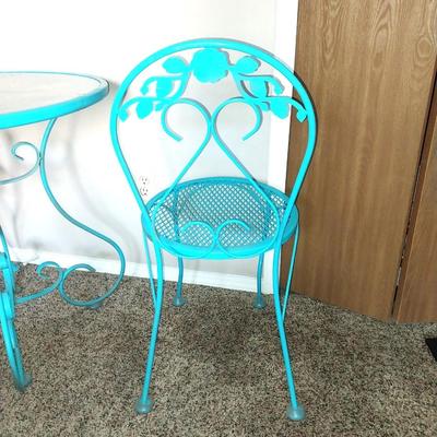 CAFE STYLE METAL FRAME ROUND TABLE AND TWO METAL PATIO CHAIRS