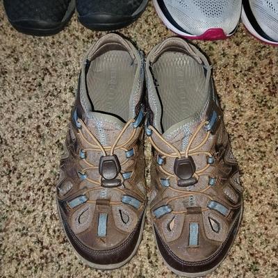 LADIES MERRELL SHOES AND A PAIR OF TENNIS SHOES SIZE 8.5