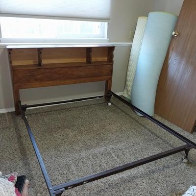 WOODEN QUEEN SIZE HEADBOARD AND METAL FRAME