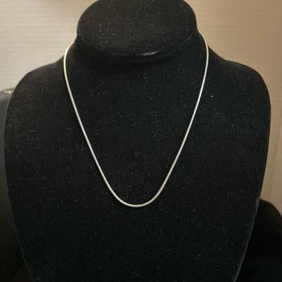 Lot 1010 925 and sterling chains