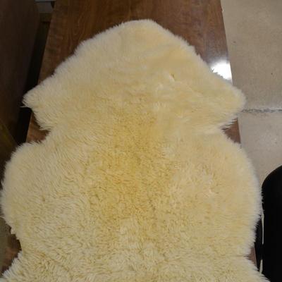 Beautiful Off-White Sheepskin 45â€x32â€