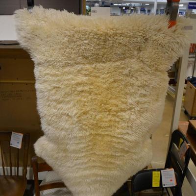 Beautiful Off-White Sheepskin 45â€x32â€
