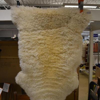 Beautiful Off-White Sheepskin 45â€x32â€