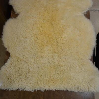 Beautiful Off-White Sheepskin 45â€x32â€