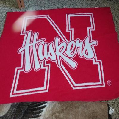 HUSKERS AND AN EAGLE THROW BLANKETS