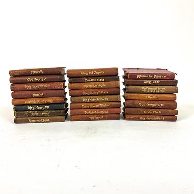 155 Leather set: The Works of WILLIAM SHAKESPEARE. Knickerbocker Leather and Novelty Co.
