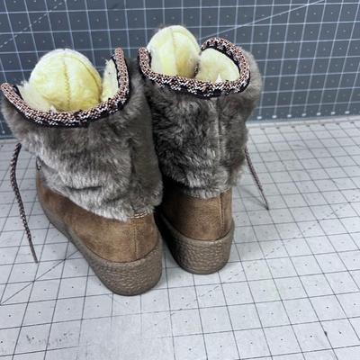 Vintage Snow Land Boots