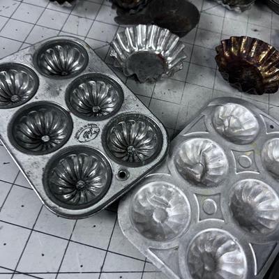 Vintage Metal Cookware: Cake Pans, Muffin Tins etc.