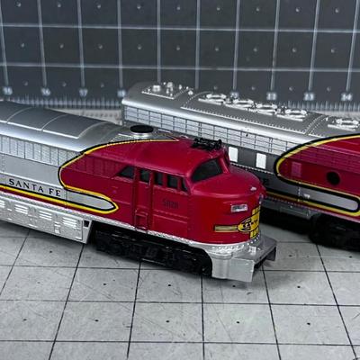 2 Santa Fe Passenger Train Engines 