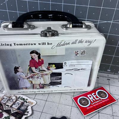 Tin Bucket full Magnets 
