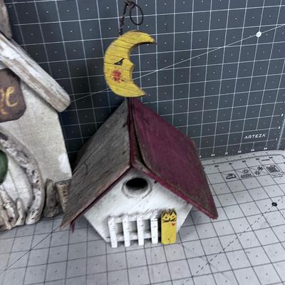 Welcome Wall Plaque and Bird House. 