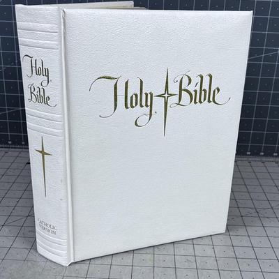 Catholic Version of the Holy Bible, Like NEW Condition, Large!  