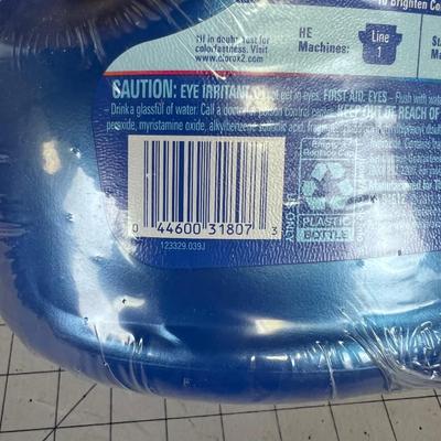 NEW CLOROX 2 Color Detergent NEW 
