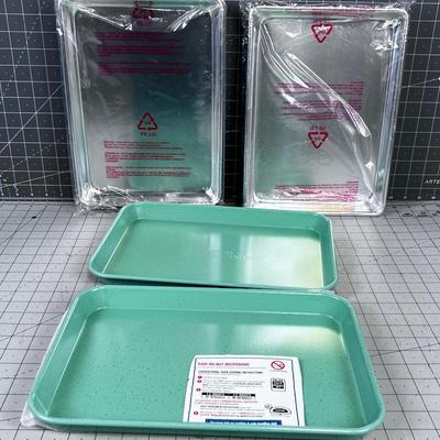 4 Baking Pans - 2 Aluminum 2 Green Enamel Coated.