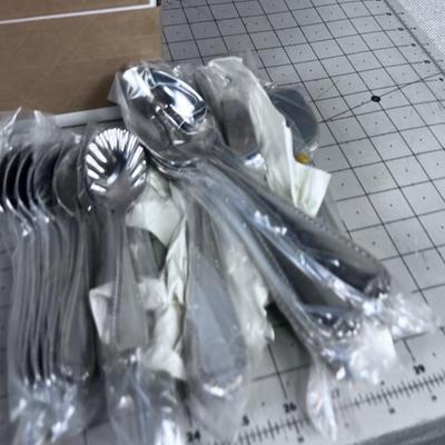 DOMAIN NEW never USED 114 Piece Silverware Set NICE