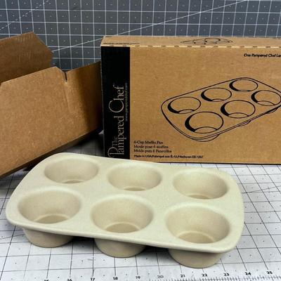 Pampered Chef -6 Cup Muffin Pan NEW In the Box 
