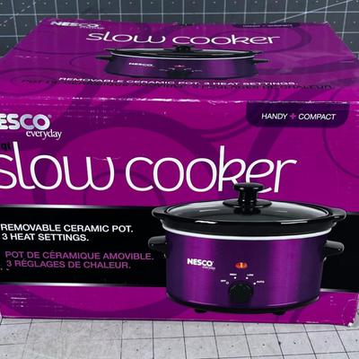 1.5 Quart NEW Slow Cooker NEW IN THE BOX 