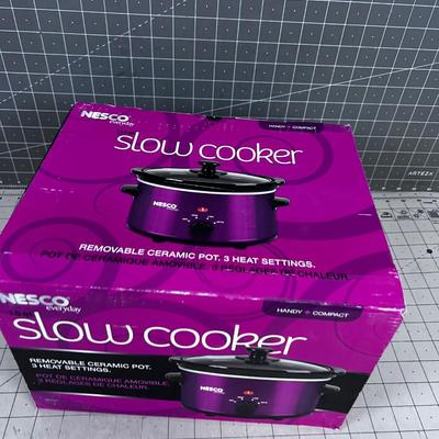 1.5 Quart NEW Slow Cooker NEW IN THE BOX 