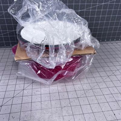 COOKS Essentials 2 Quart Cast Iron Dutch OVEN RED - NEW NEVER USED