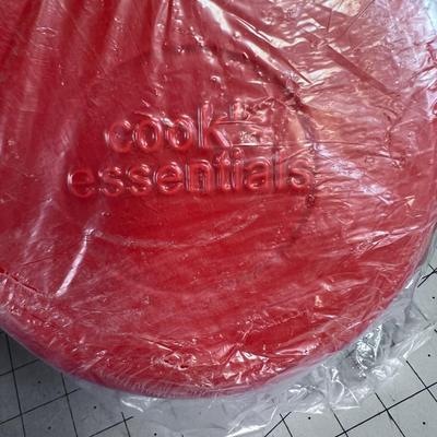 COOKS Essentials 2 Quart Cast Iron Dutch OVEN RED - NEW NEVER USED