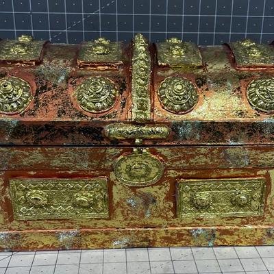 Treasure Chest of Holiday DÃ©cor